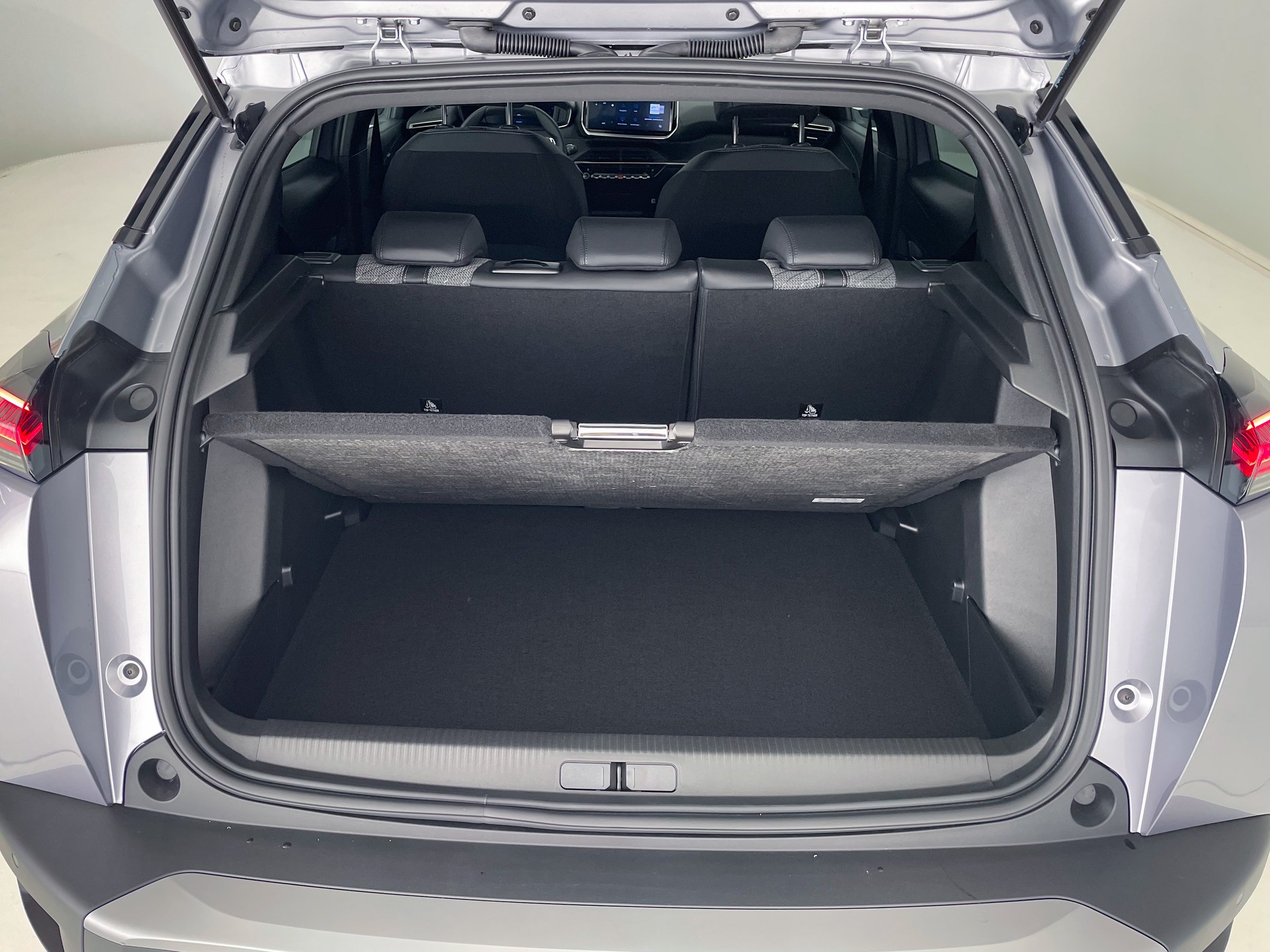 PEUGEOT 2008 1.2 Hybrid 145PS Allure Premium-image-31