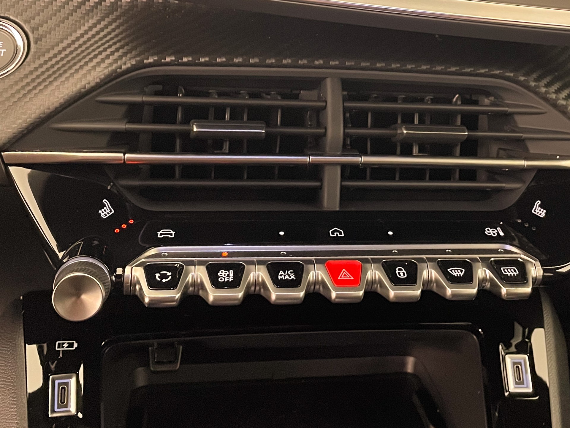 PEUGEOT 2008 1.2 Hybrid 145PS Allure Premium-image-29