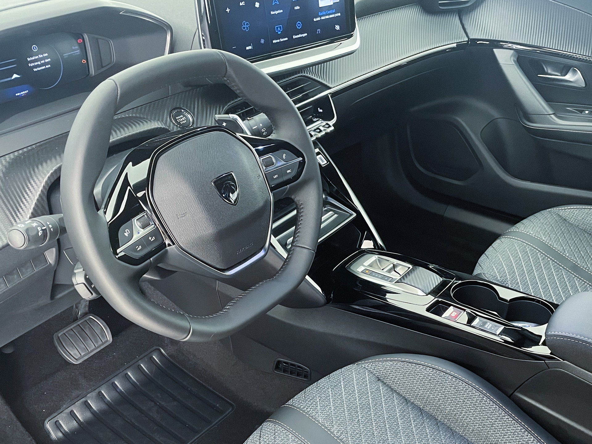 PEUGEOT 2008 1.2 Hybrid 145PS Allure Premium-image-25