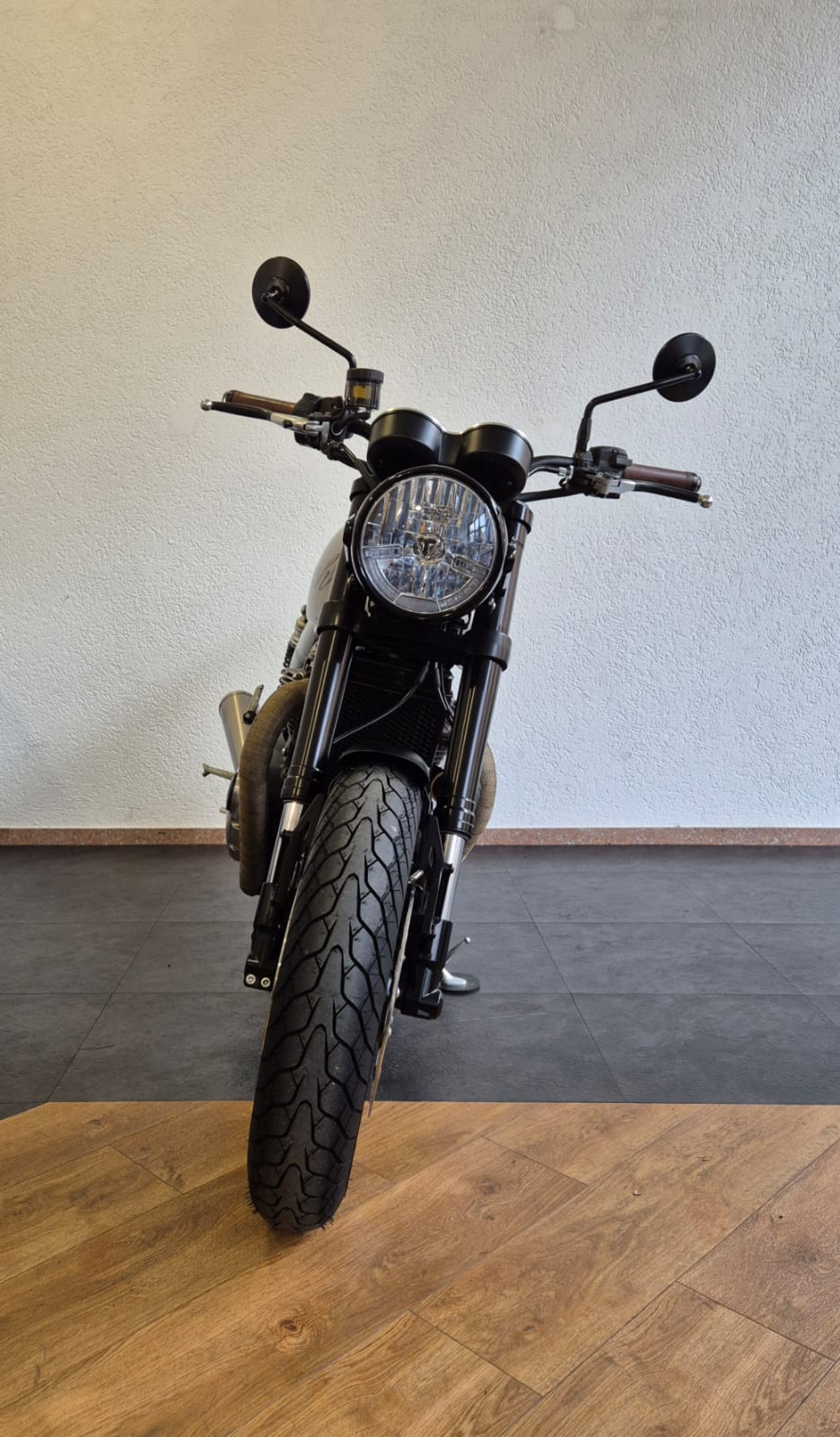 TRIUMPH Thruxton 1200 R-image-2