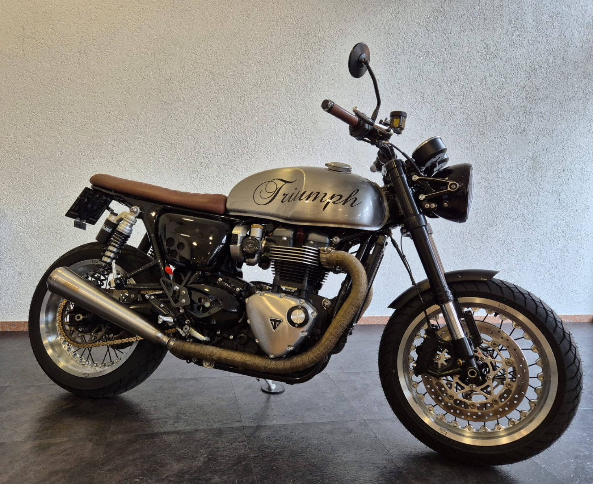 TRIUMPH Thruxton 1200 R-image-0