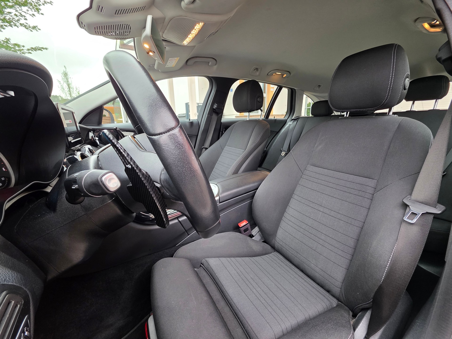MERCEDES-BENZ C 220 d Avantgarde 9G-Tronic-image-9