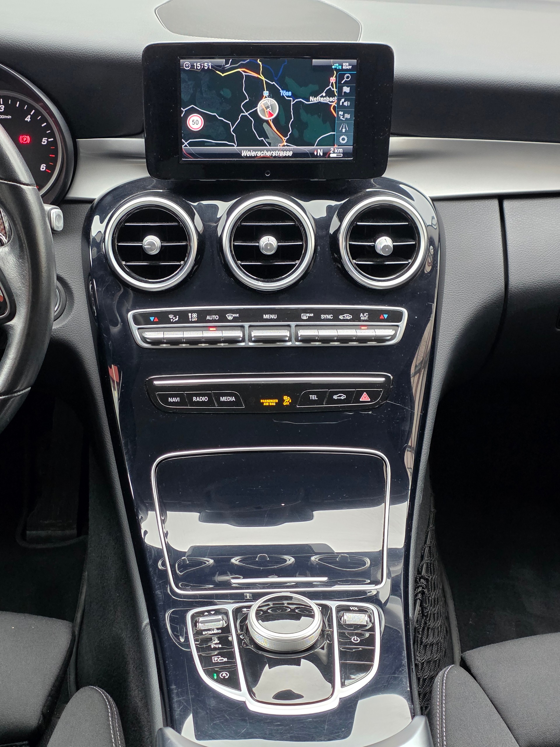 MERCEDES-BENZ C 220 d Avantgarde 9G-Tronic-image-12