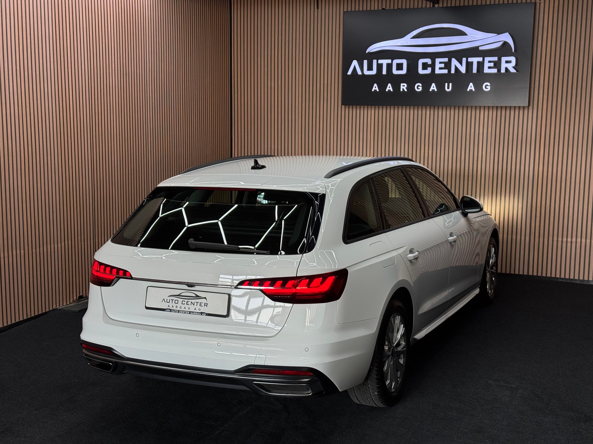 AUDI A4 Avant 2.0 35 TDI Advanced S-Tronic | 1 Jahr Garantie | Facelift | *ab CHF 199.-/ Monat*-image-4