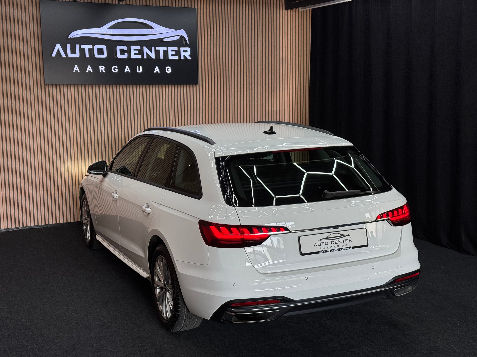 AUDI A4 Avant 2.0 35 TDI Advanced S-Tronic | 1 Jahr Garantie | Facelift | *ab CHF 199.-/ Monat*-showroom-element-3