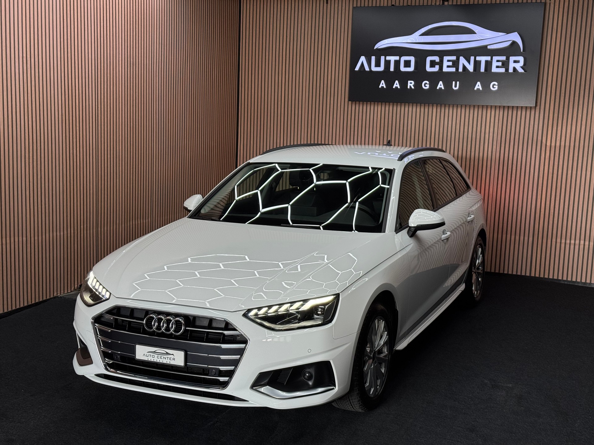 AUDI A4 Avant 2.0 35 TDI Advanced S-Tronic | 1 Jahr Garantie | Facelift | *ab CHF 199.-/ Monat*-showroom-element-1