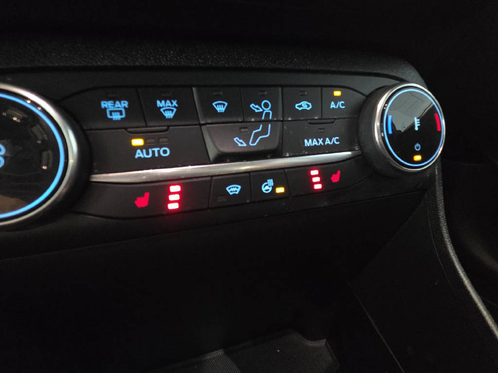 FORD Fiesta 1.0 EcoB Hybrid ST-Line X-image-11