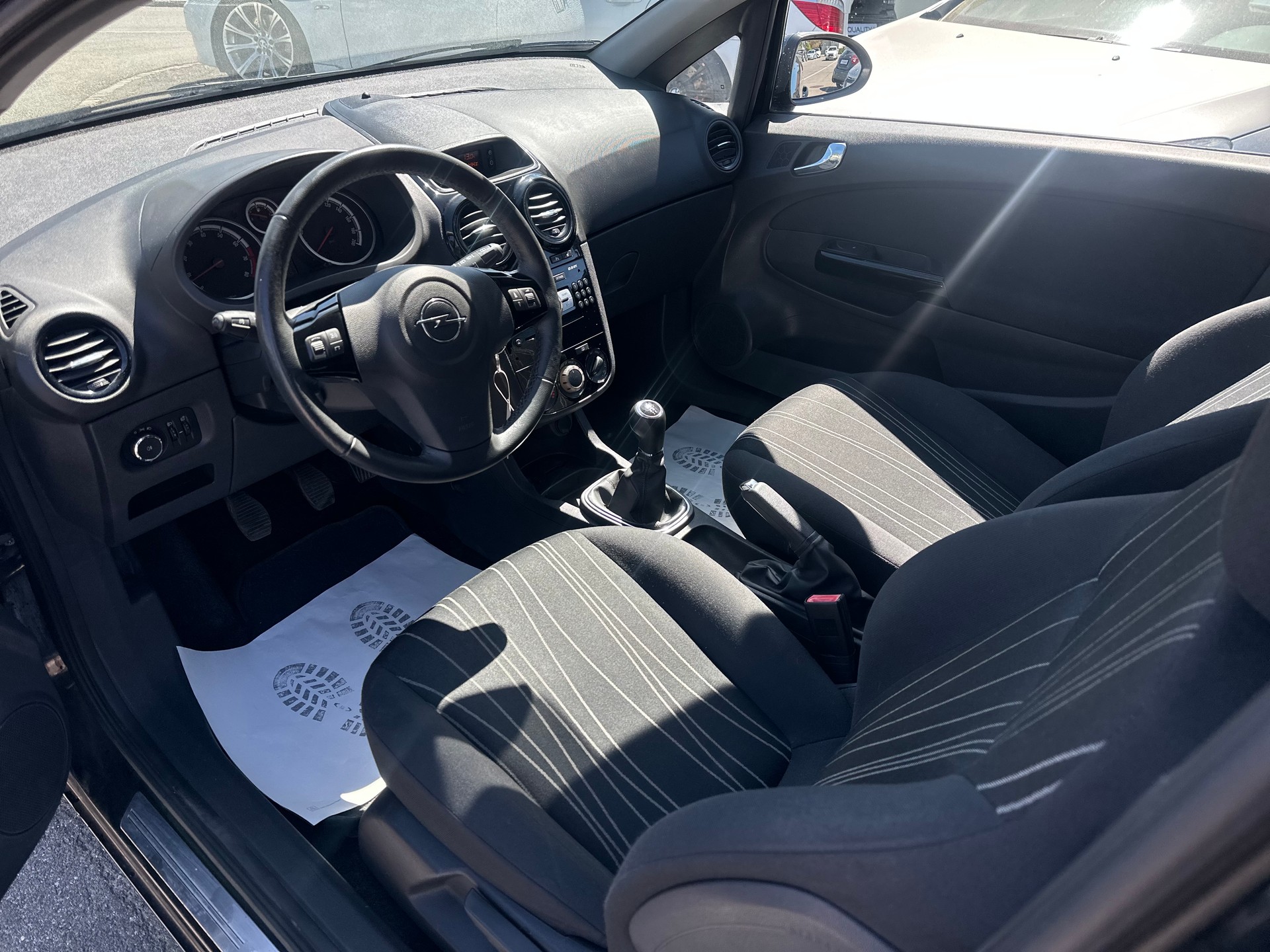 OPEL Corsa 1.4 TP Anniversary-image-8