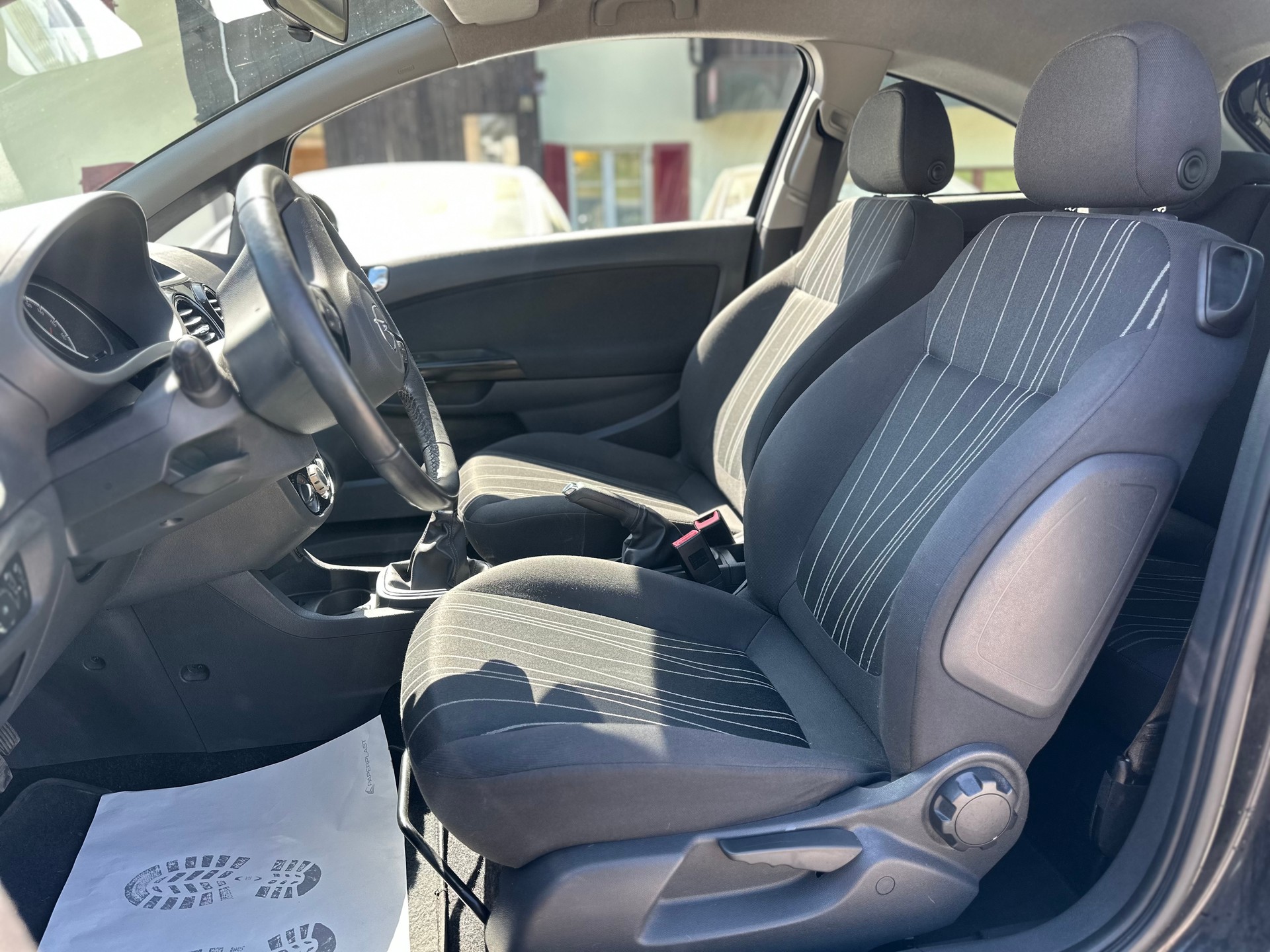 OPEL Corsa 1.4 TP Anniversary-image-9