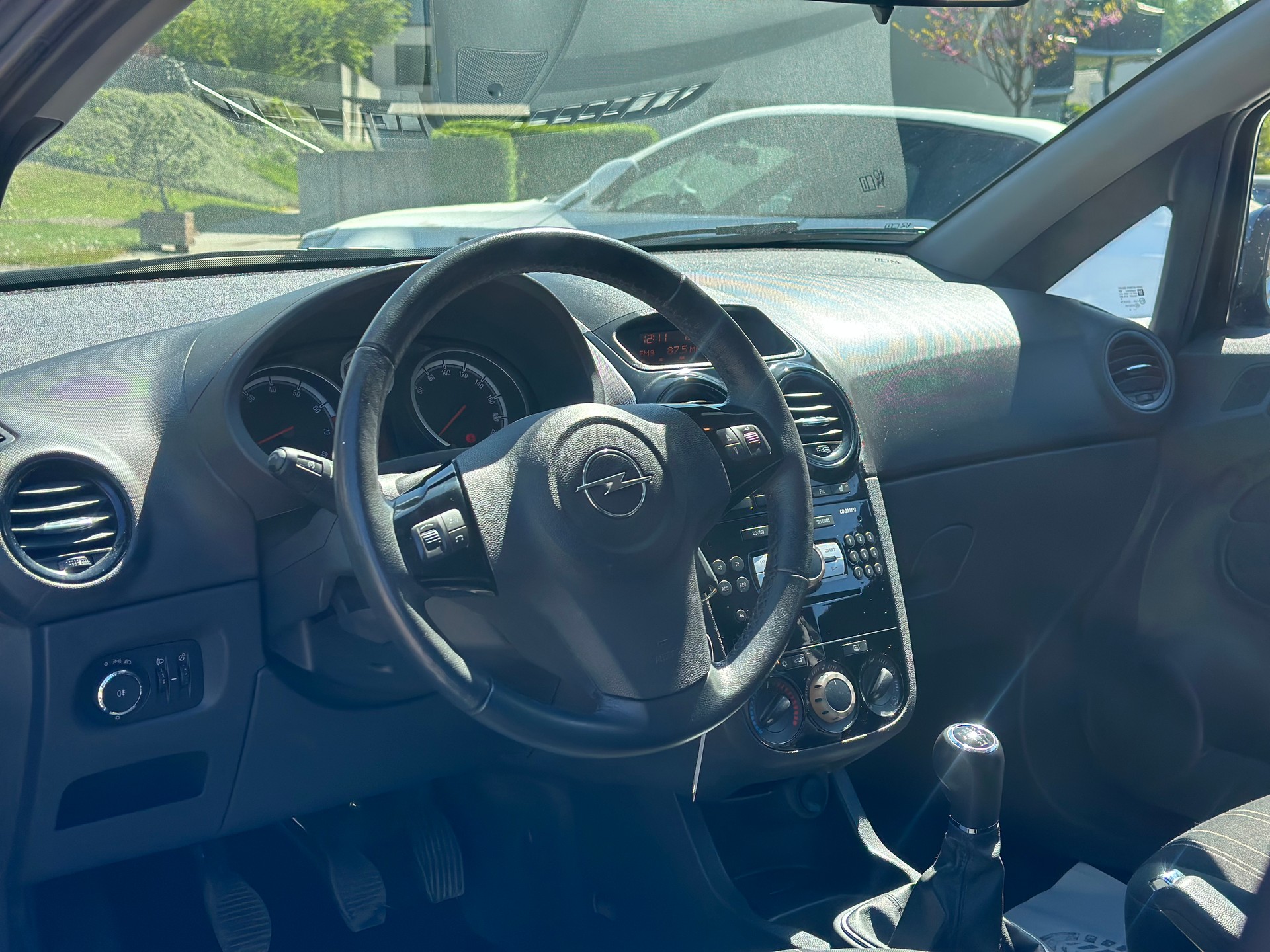 OPEL Corsa 1.4 TP Anniversary-image-7