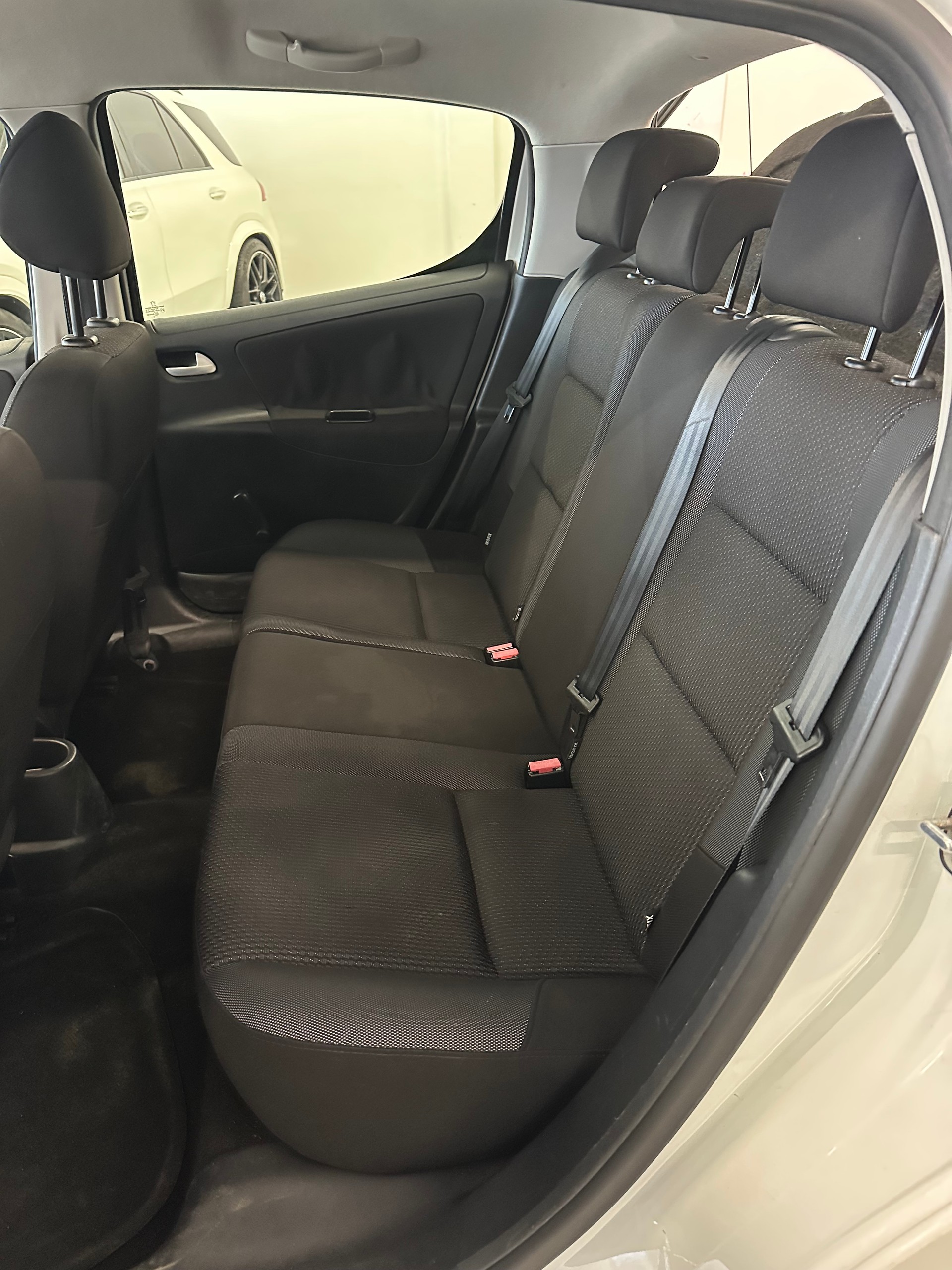 PEUGEOT 207 1.4 16V Trendy-image-9