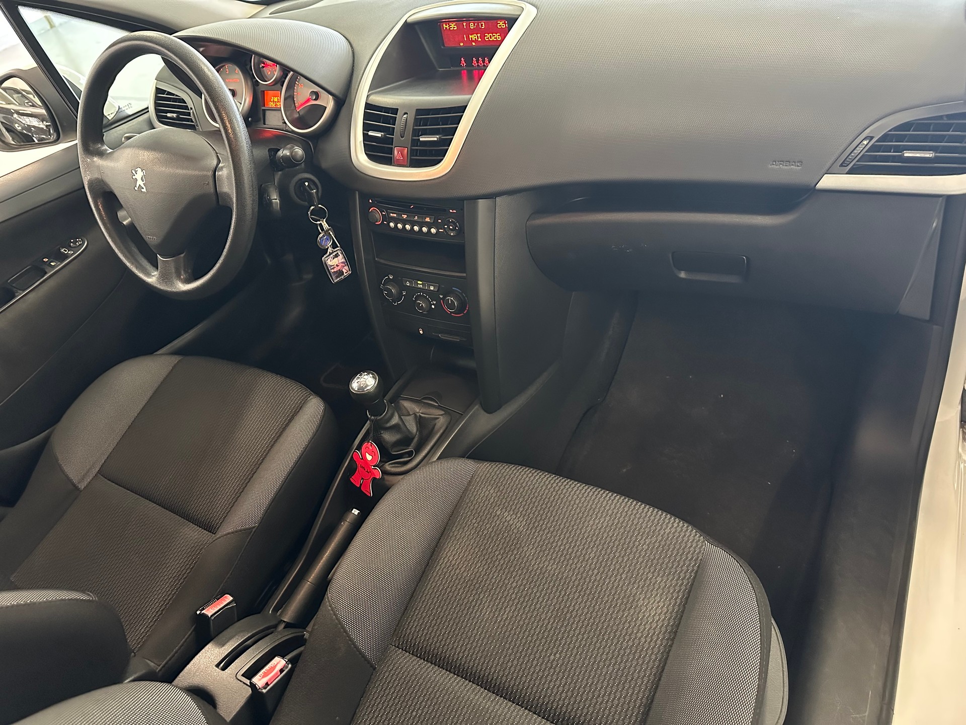PEUGEOT 207 1.4 16V Trendy-image-8