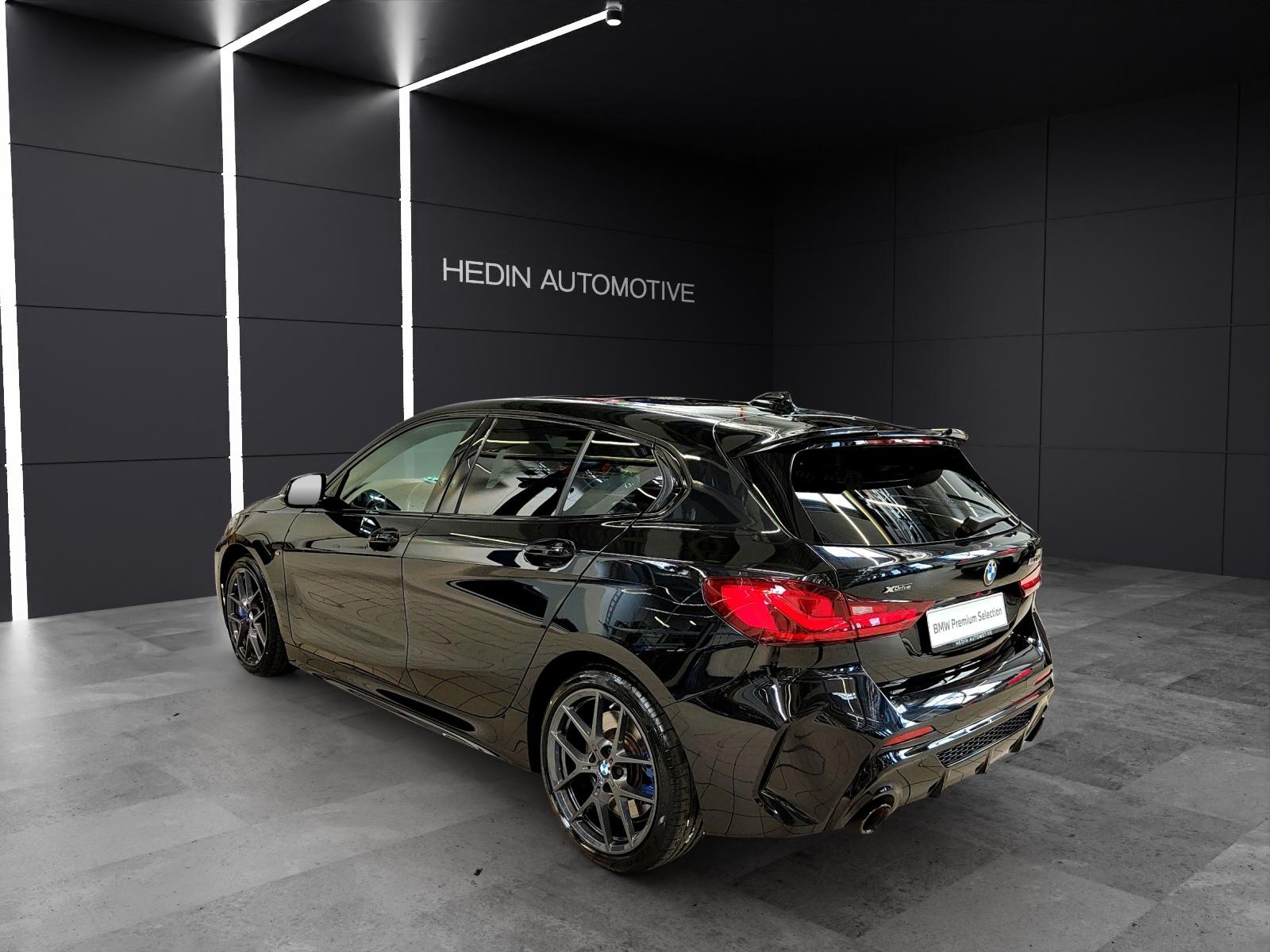 BMW M135i xDrive-showroom-element-3