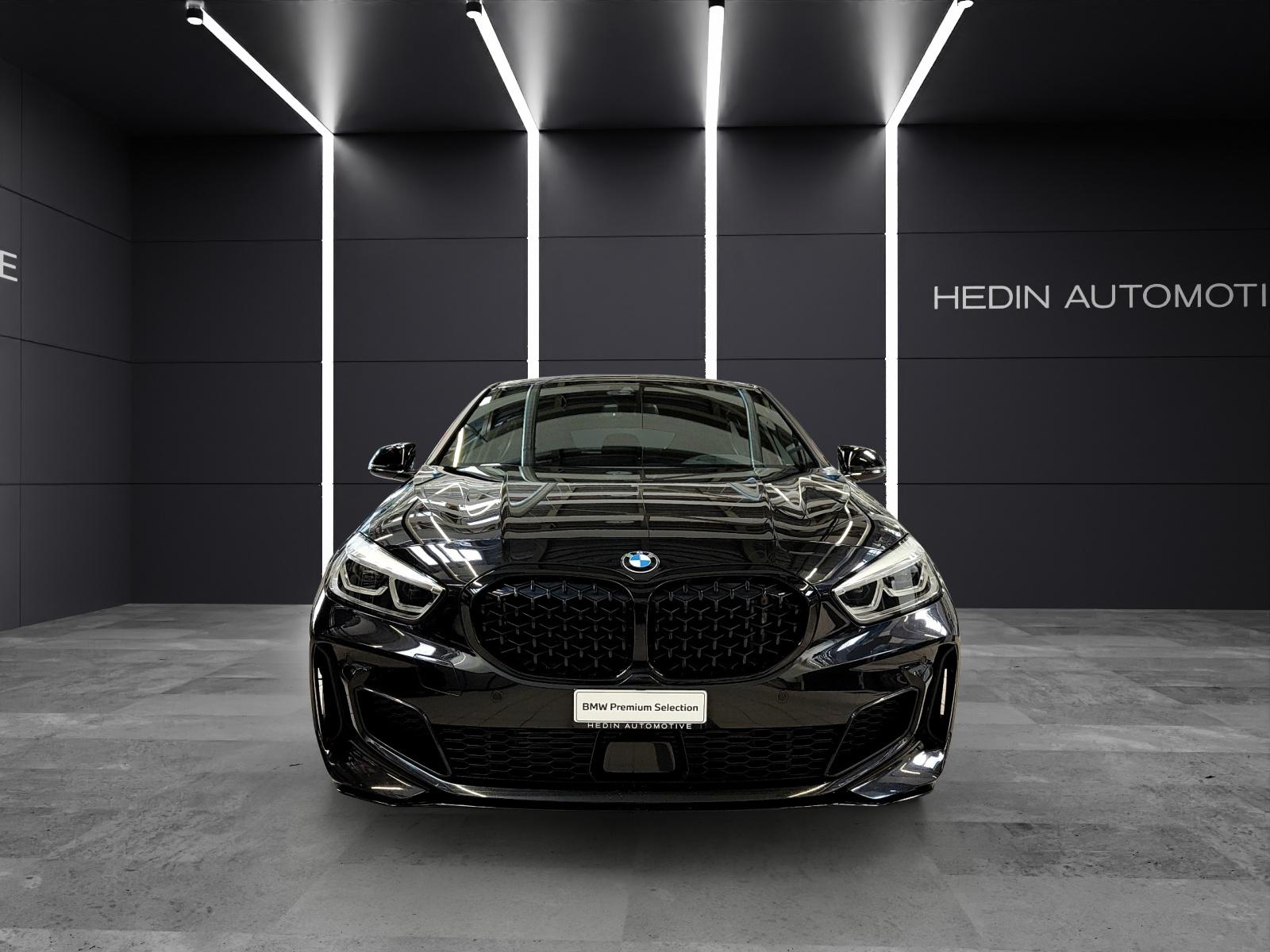 BMW M135i xDrive-showroom-element-2