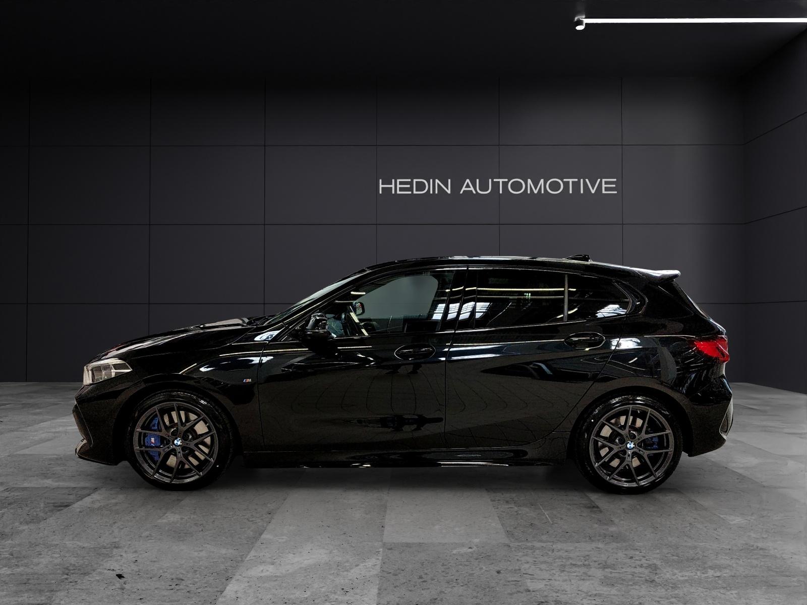 BMW M135i xDrive-showroom-element-1