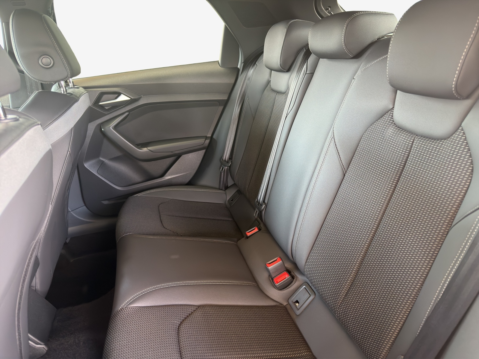 AUDI A1 Sportback 30 TFSI S Line Attraction S-tronic-image-11