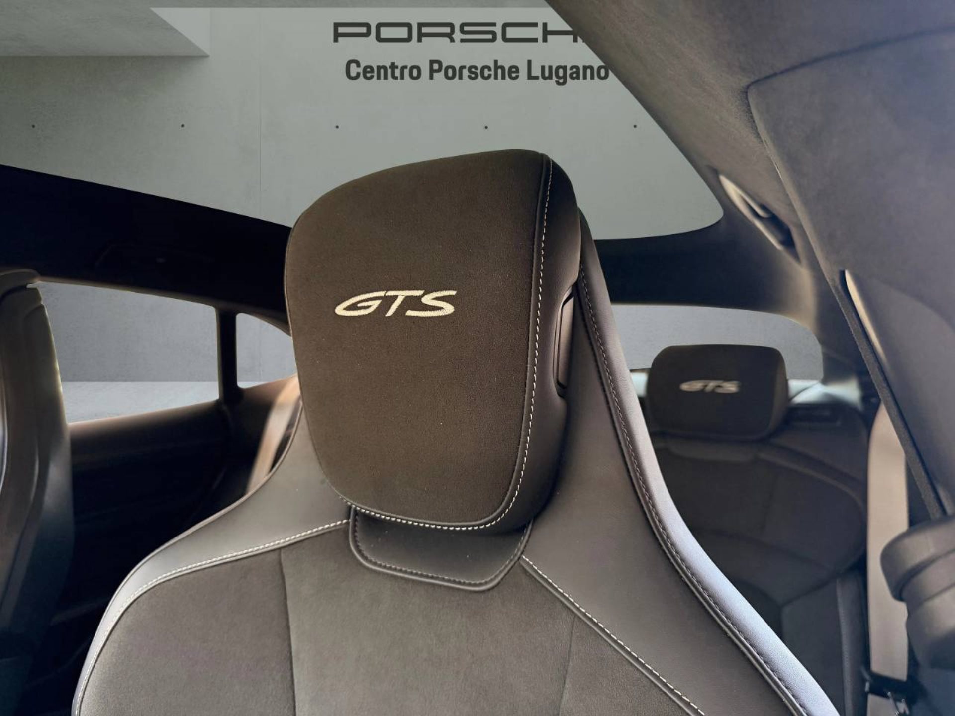 PORSCHE Taycan GTS Sport Turismo (MY22)-image-27