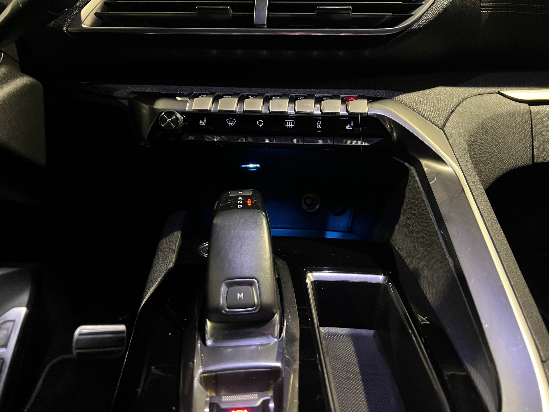 PEUGEOT 3008 1.6 THP GT Line EAT-image-17