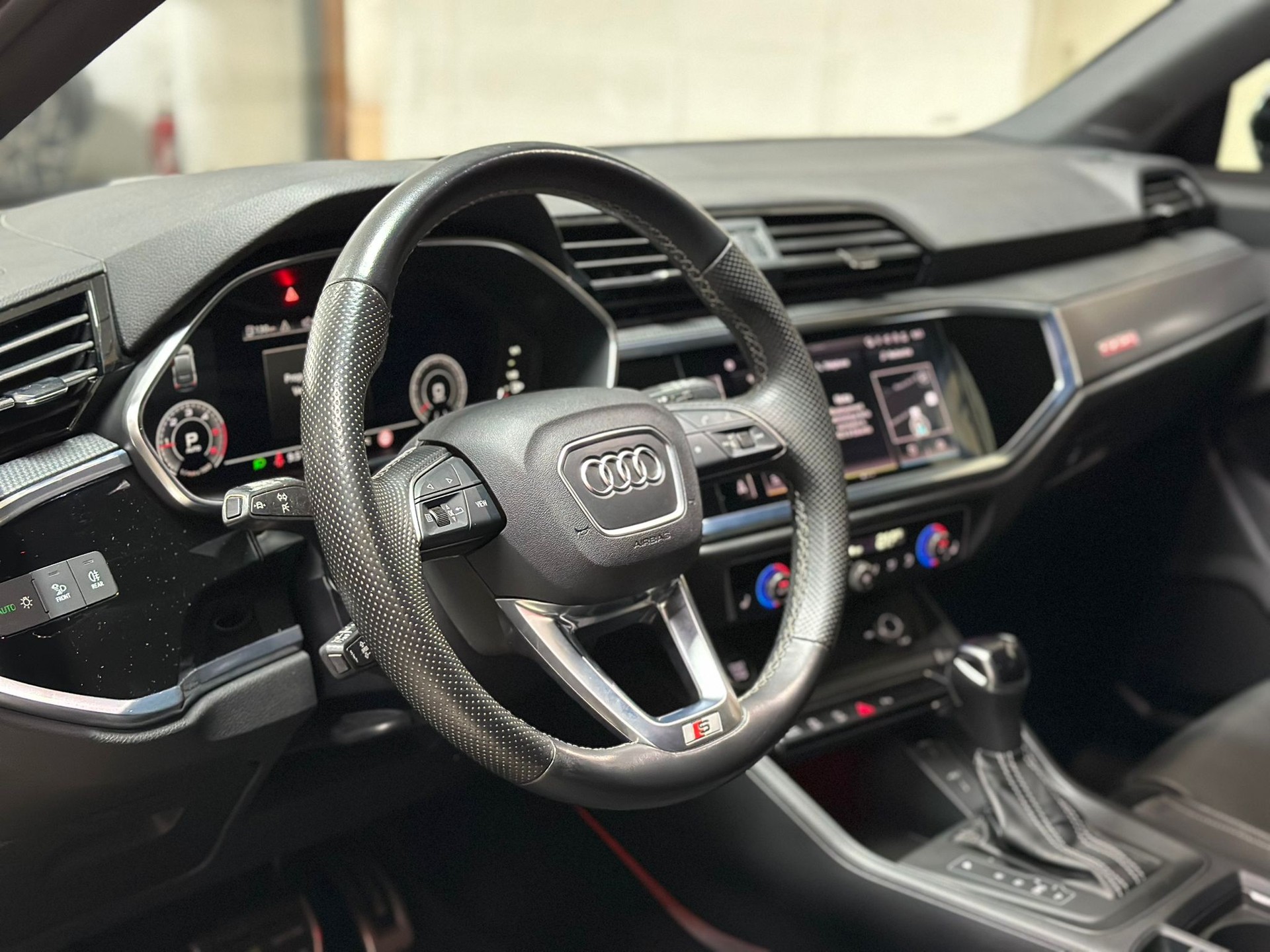 AUDI Q3 Sportback 40 TDI S line quattro S-tronic-image-15