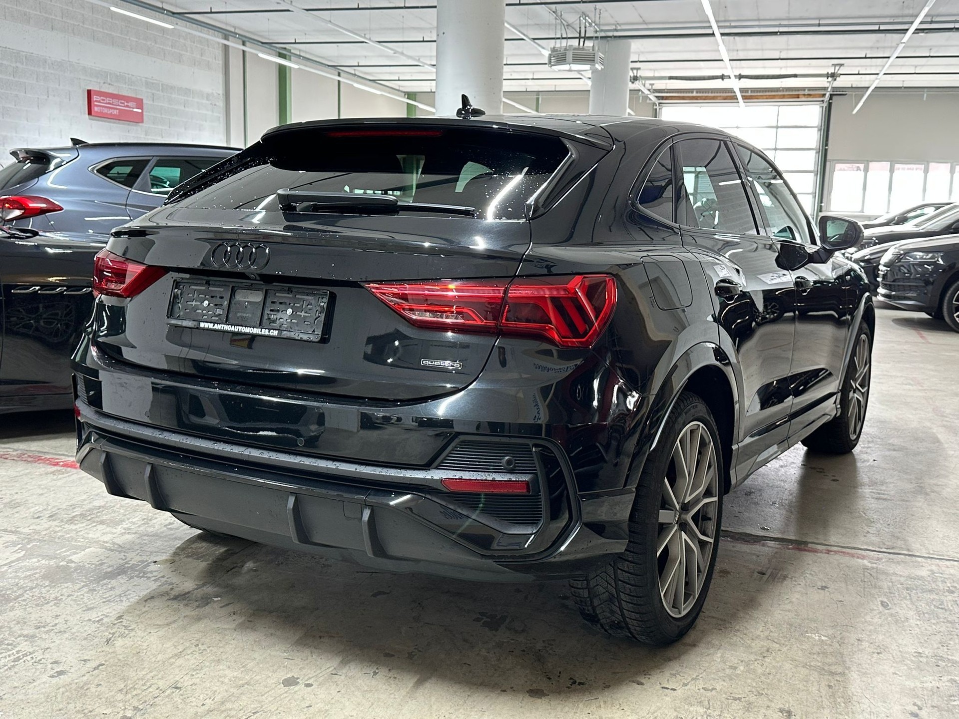 AUDI Q3 Sportback 40 TDI S line quattro S-tronic-image-2