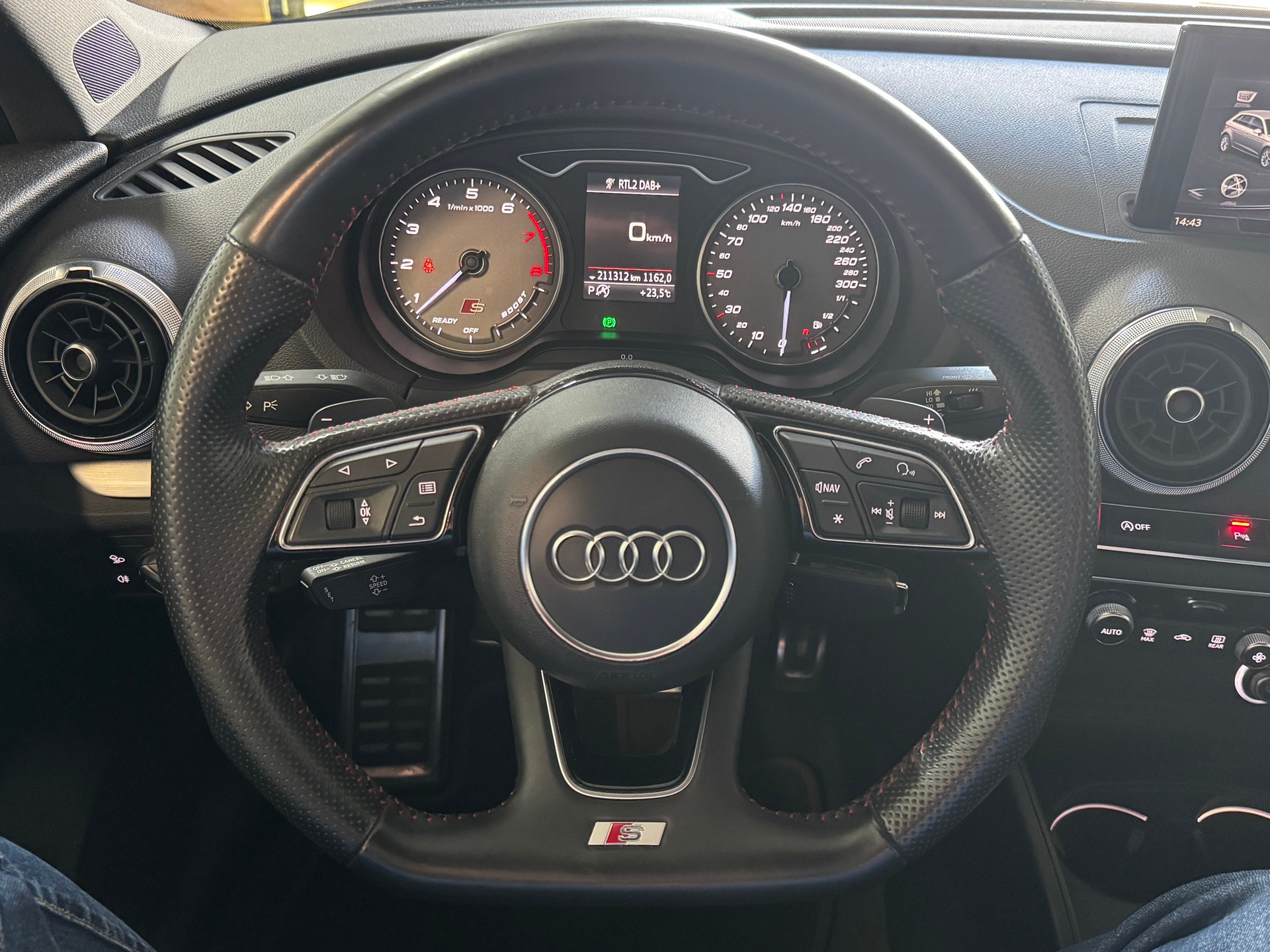 AUDI S3 Sportback 2.0 TFSI quattro S-tronic-image-13