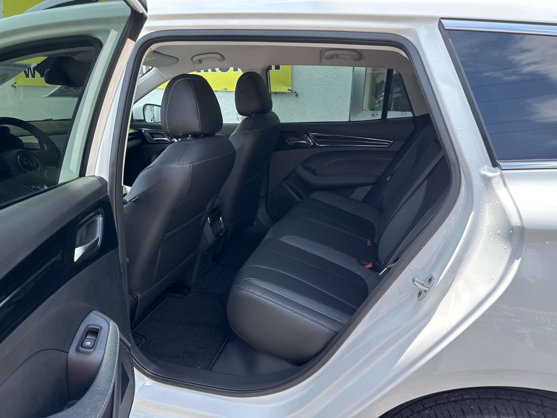 MG 5 EV 61kWh Luxury Automat-image-7