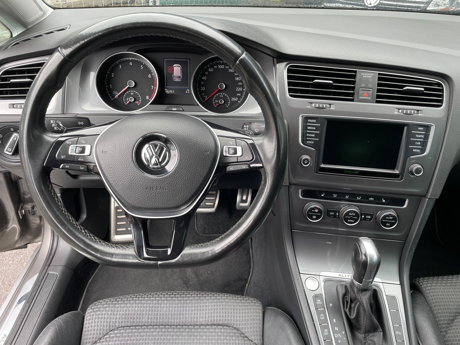 VW Golf 1.8 TSI Alltrack 4Motion-image-9