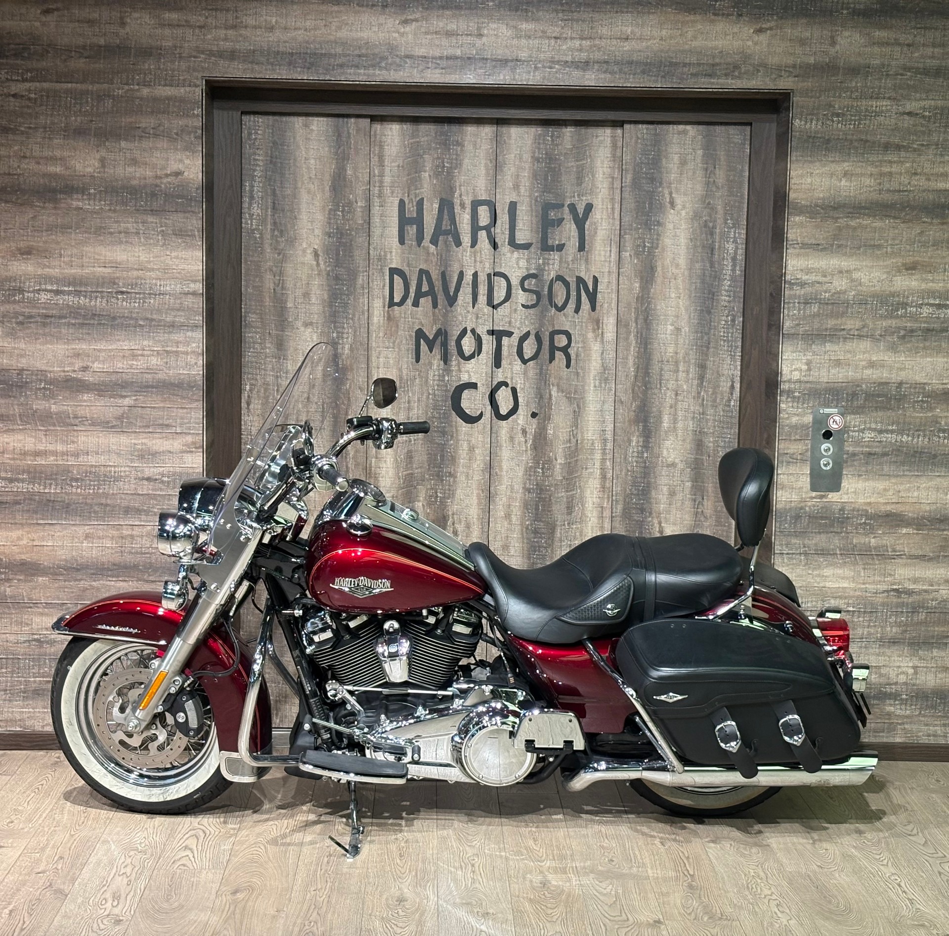 HARLEY-DAVIDSON FLHRC Road King Classic 107 ABS-image-3
