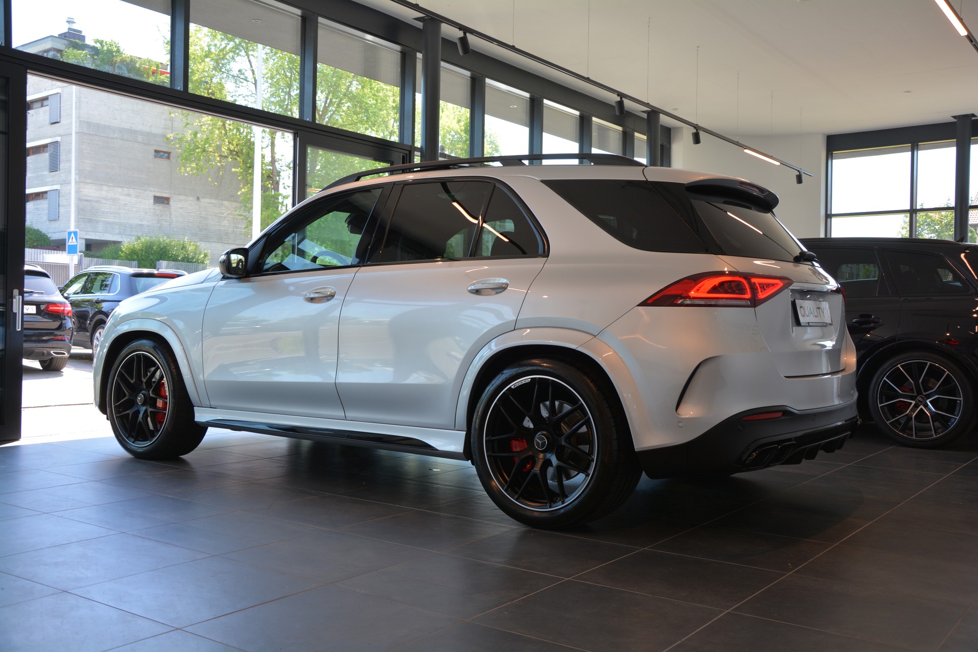 MERCEDES-BENZ GLE 63 S AMG 4Matic+ 9G-Speedshift-showroom-element-3