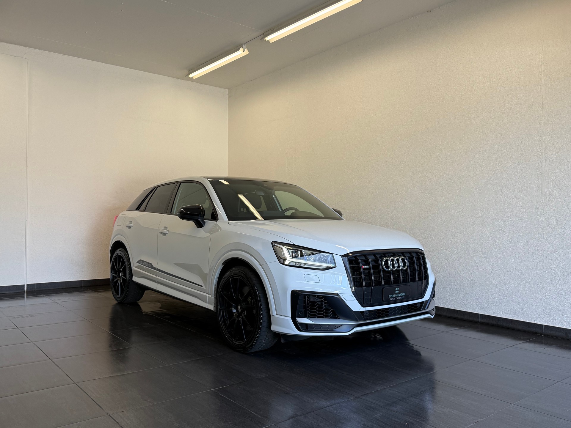 AUDI SQ2 TFSI quattro S-tronic-showroom-element-1