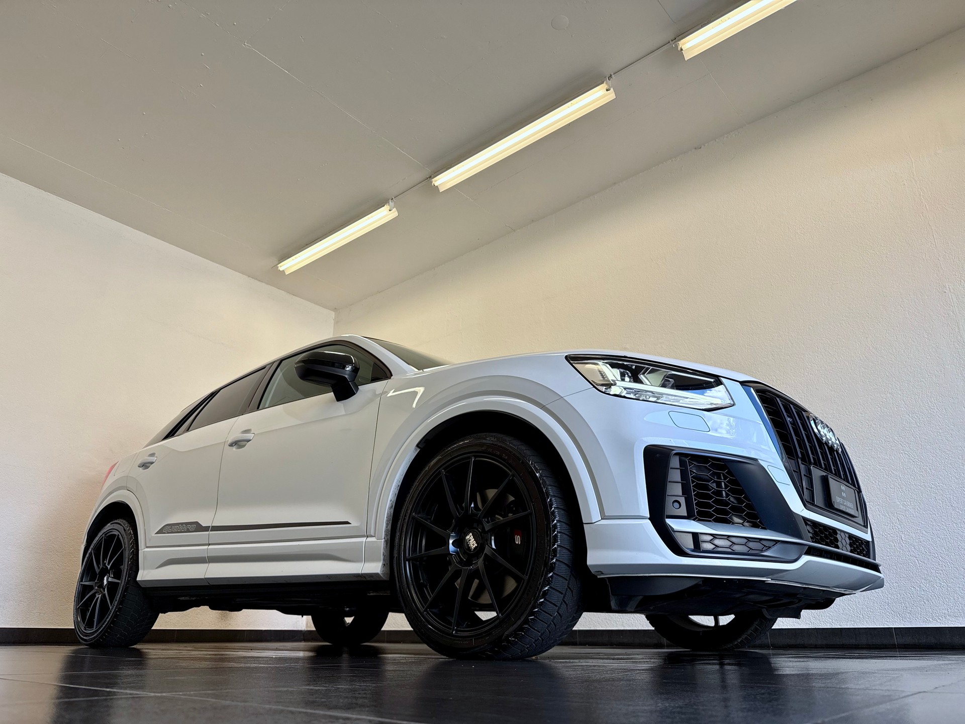 AUDI SQ2 TFSI quattro S-tronic-showroom-element-2