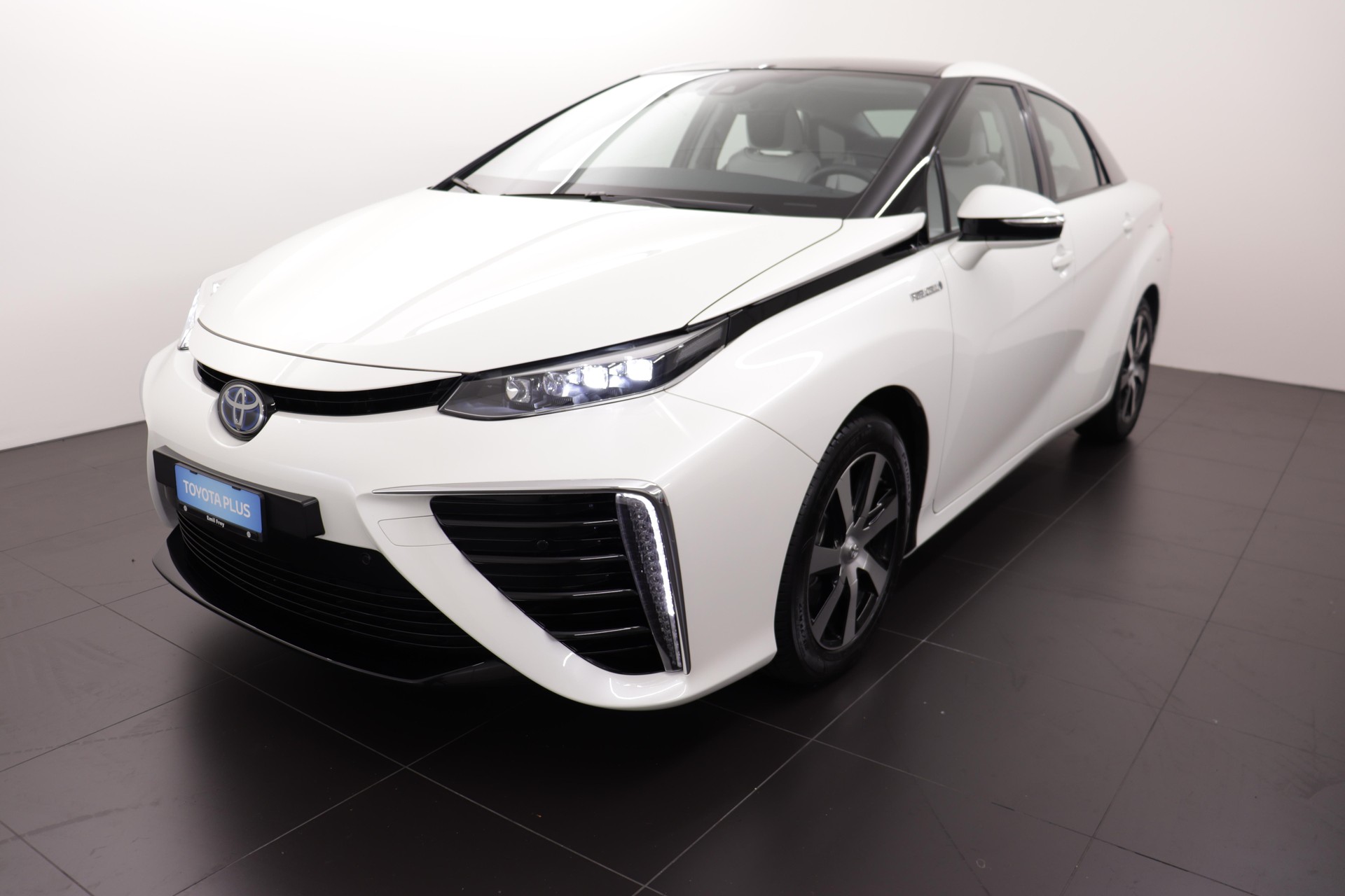 TOYOTA Mirai Fuel Cell Premium-showroom-element-1