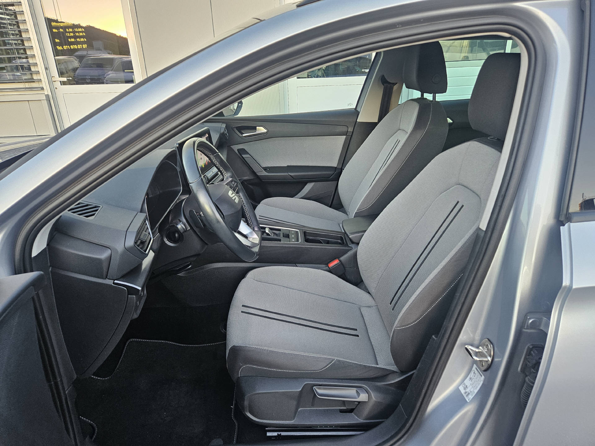 SEAT Leon ST 2.0 TDI Style DSG* Navi * Abstandsregeltempomat ACC *-image-9