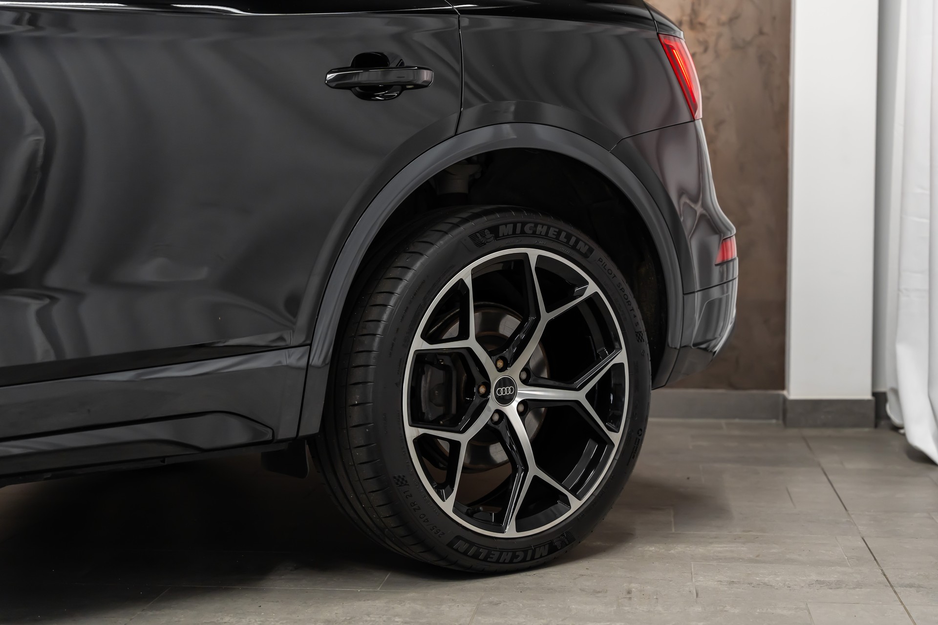 AUDI Q5 50 TDI S Line quattro tiptronic *Facelift*S-Line*Black Optik*21"RS-Alu*AHK*-image-4