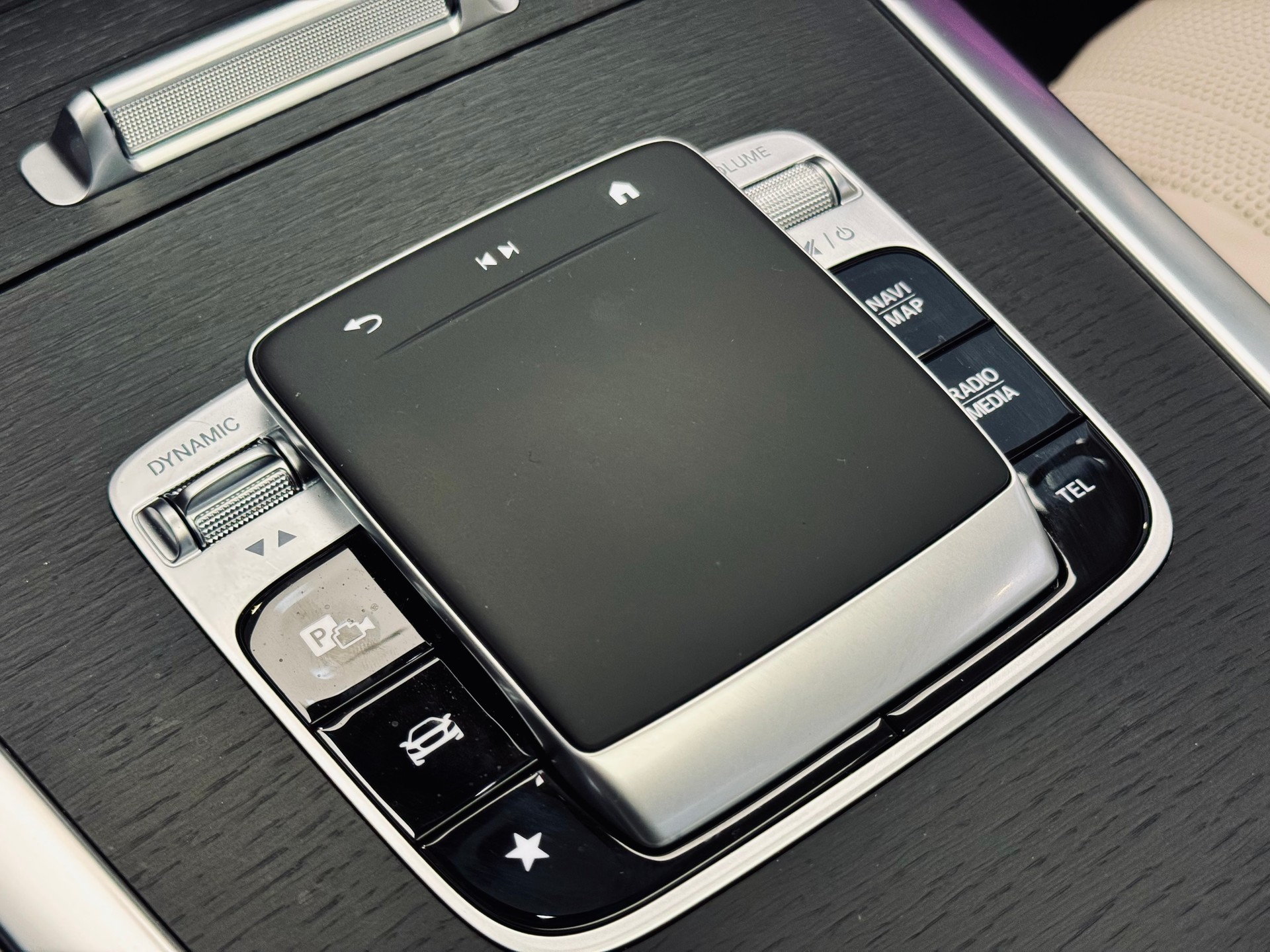 MERCEDES-BENZ G 63 AMG 9G-Tronic-image-18