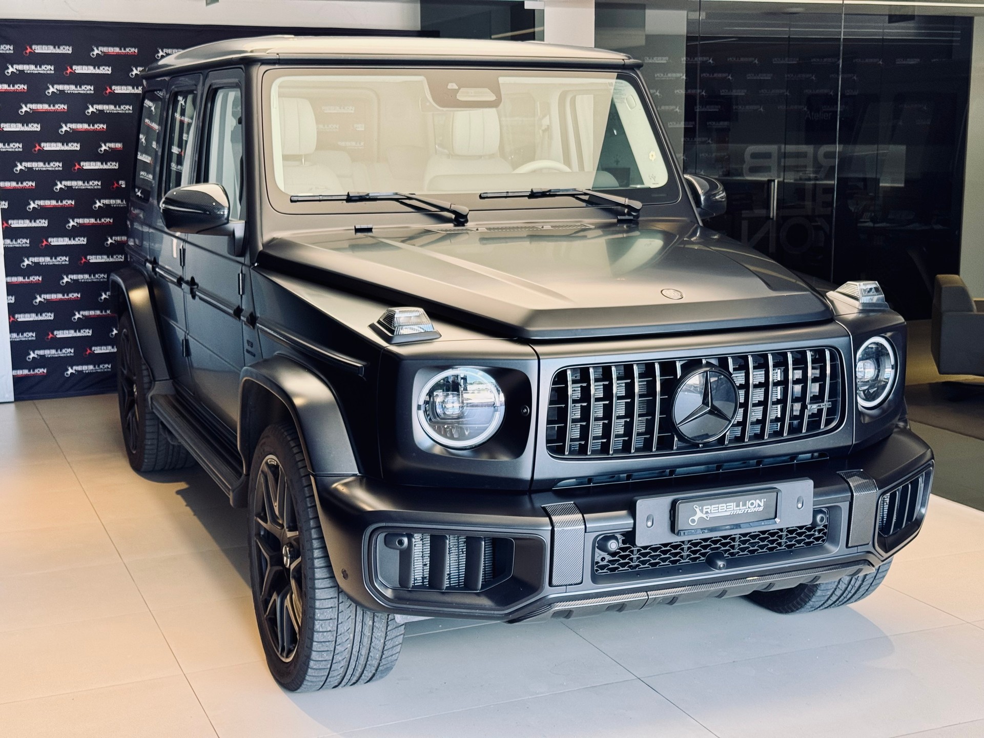 MERCEDES-BENZ G 63 AMG 9G-Tronic-showroom-element-2