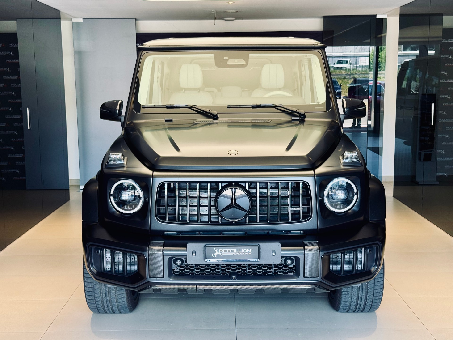 MERCEDES-BENZ G 63 AMG 9G-Tronic-showroom-element-1