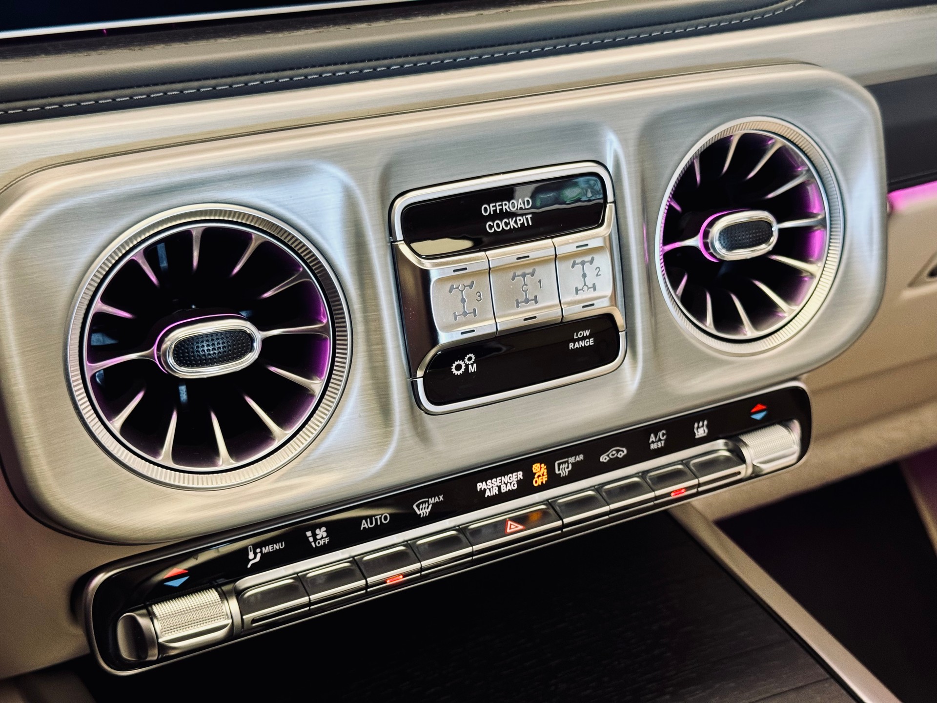 MERCEDES-BENZ G 63 AMG 9G-Tronic-image-19