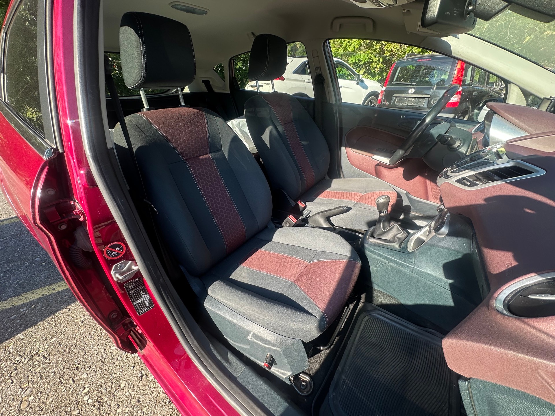 FORD Fiesta 1.6 16V Titanium-image-8