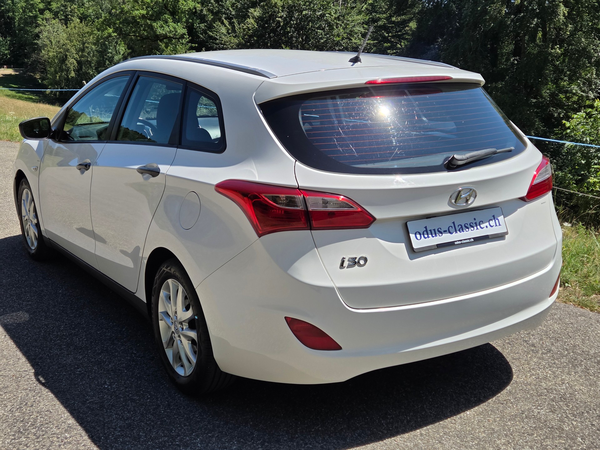 HYUNDAI i30 Wagon 1.4 Comfort-image-4