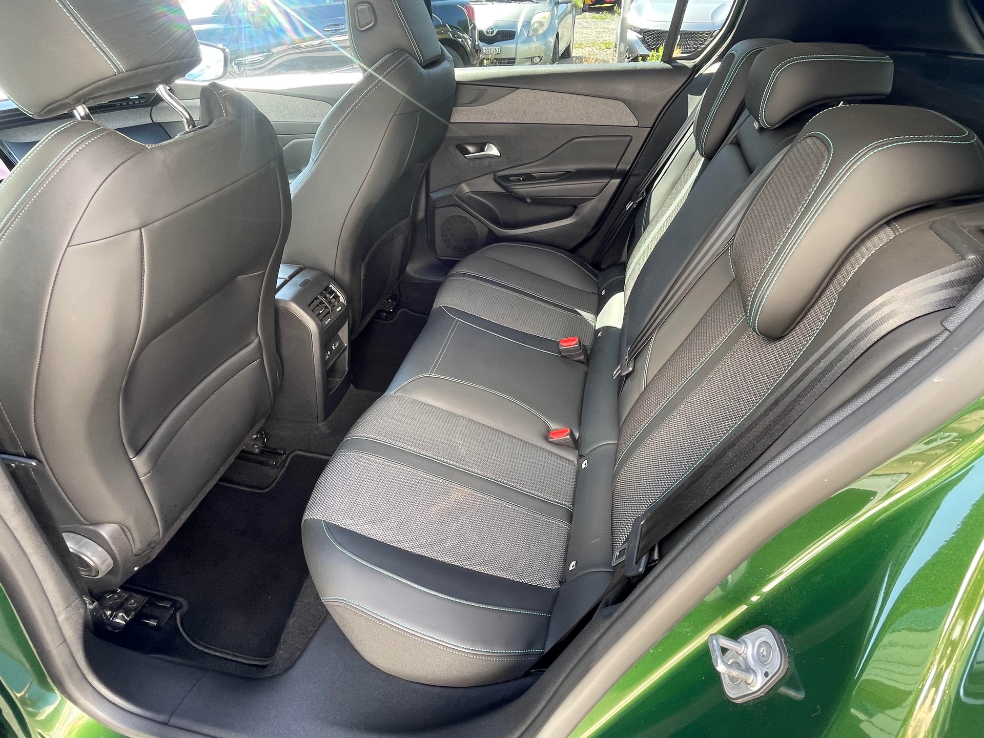 PEUGEOT 308 1.2 Pure Tech Allure Pack EAT8-image-8