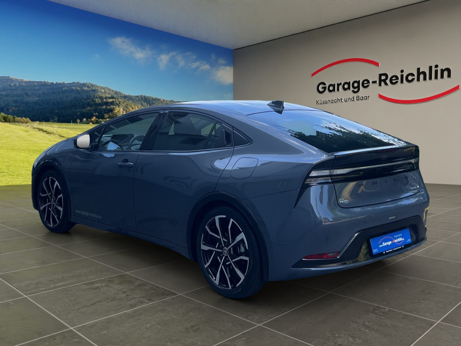 TOYOTA Prius 2.0 Plug-In-Hybrid Style-showroom-element-2