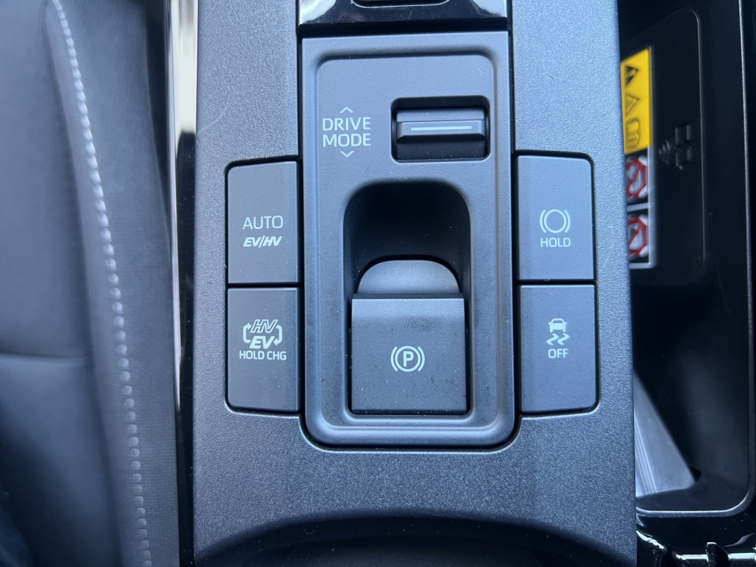 TOYOTA Prius 2.0 Plug-In-Hybrid Style-image-17
