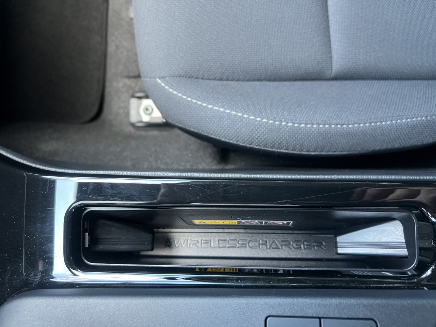 TOYOTA Prius 2.0 Plug-In-Hybrid Style-image-18