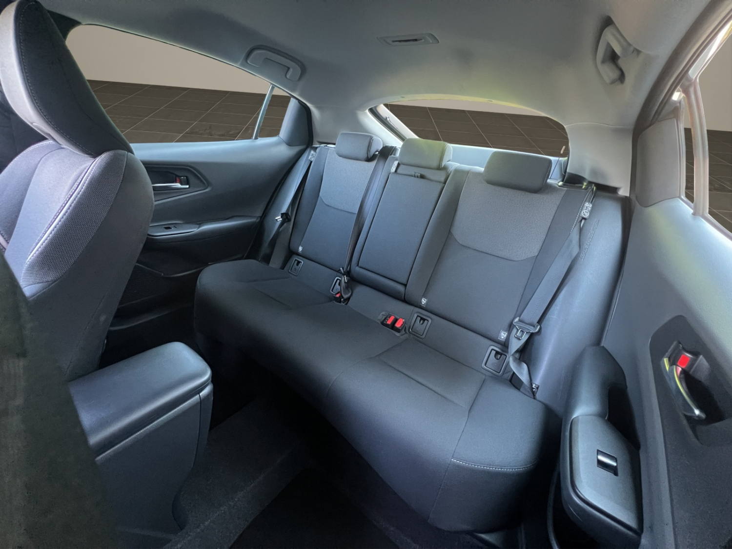 TOYOTA Prius 2.0 Plug-In-Hybrid Style-image-22