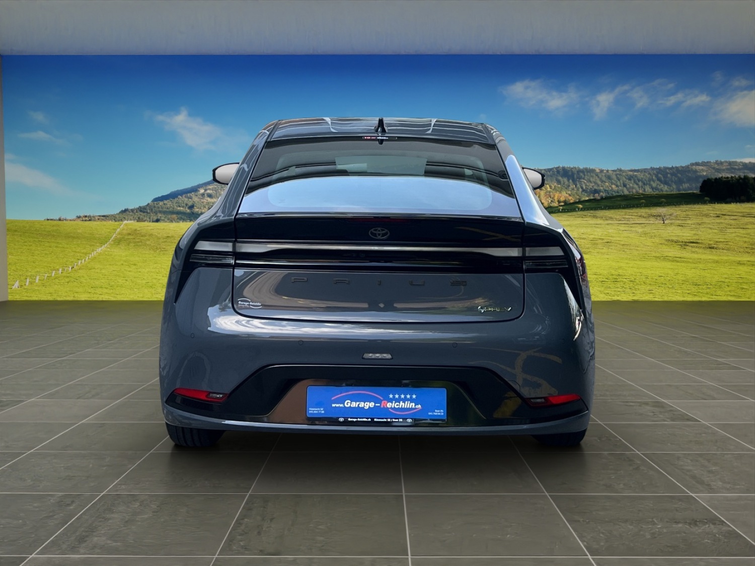 TOYOTA Prius 2.0 Plug-In-Hybrid Style-showroom-element-3