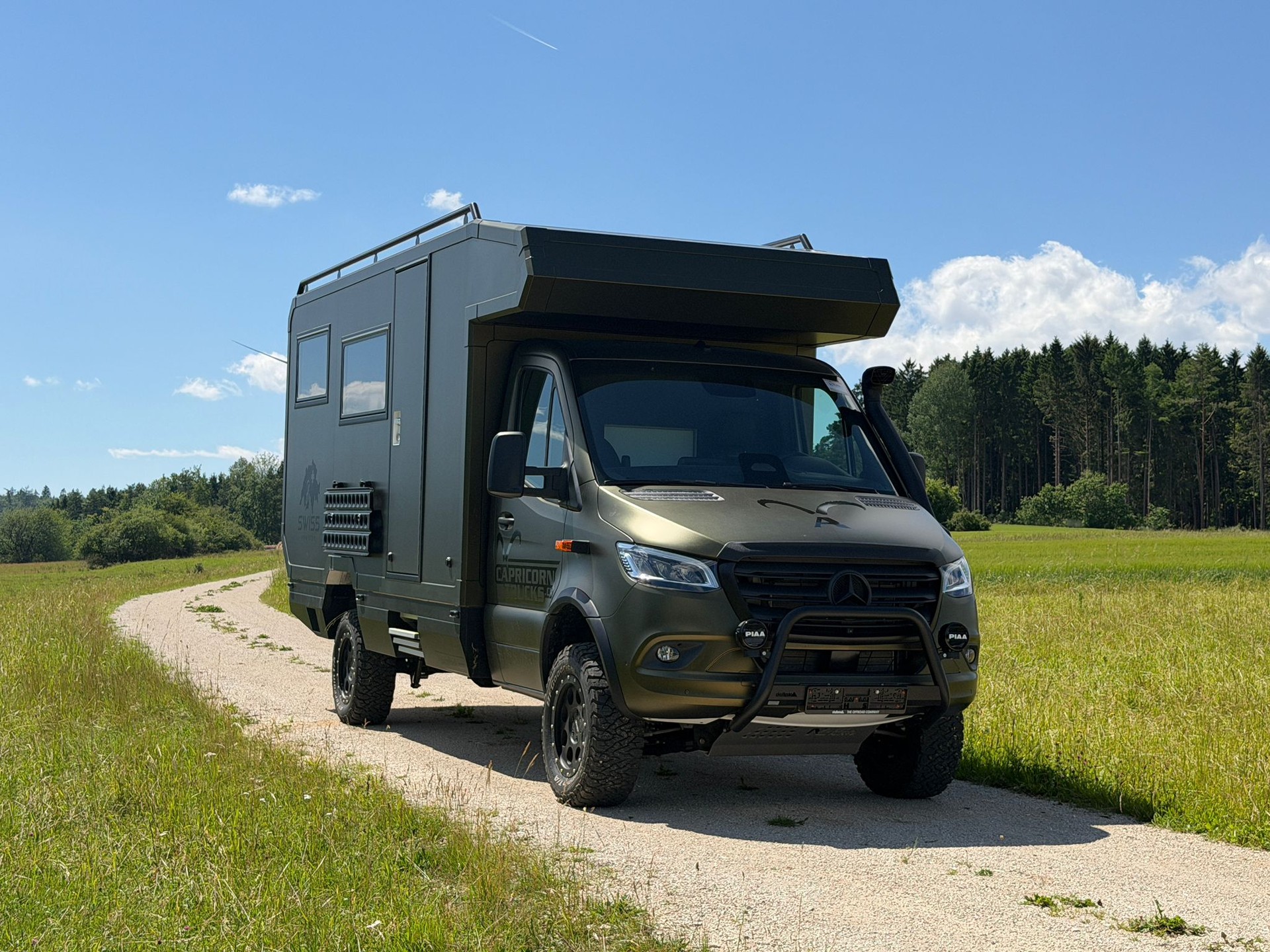 MERCEDES-BENZ Swiss Venture S-showroom-element-1