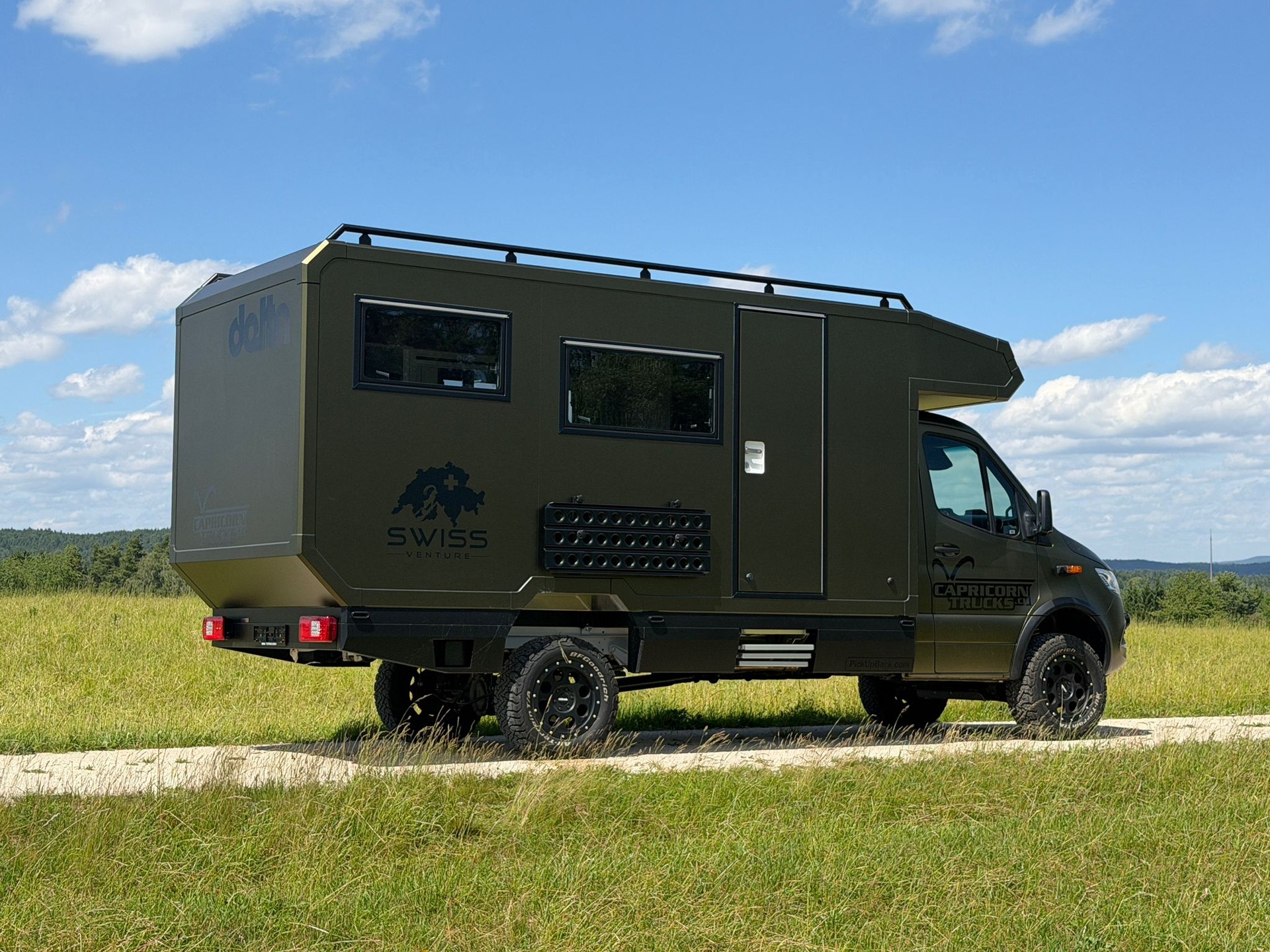 MERCEDES-BENZ Swiss Venture S-showroom-element-2