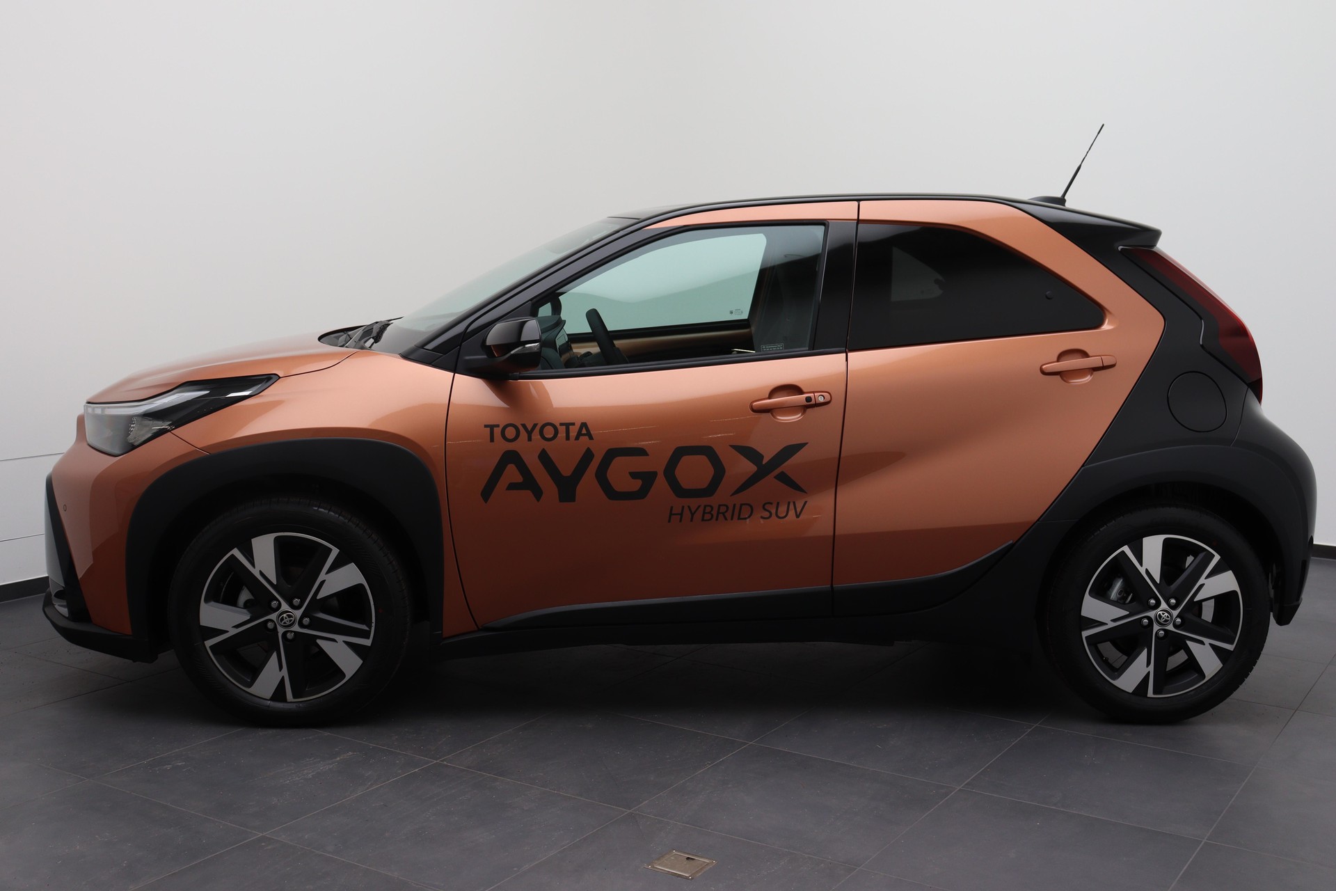 TOYOTA Aygo X 1.5 VVT-i HSD Trend-showroom-element-2