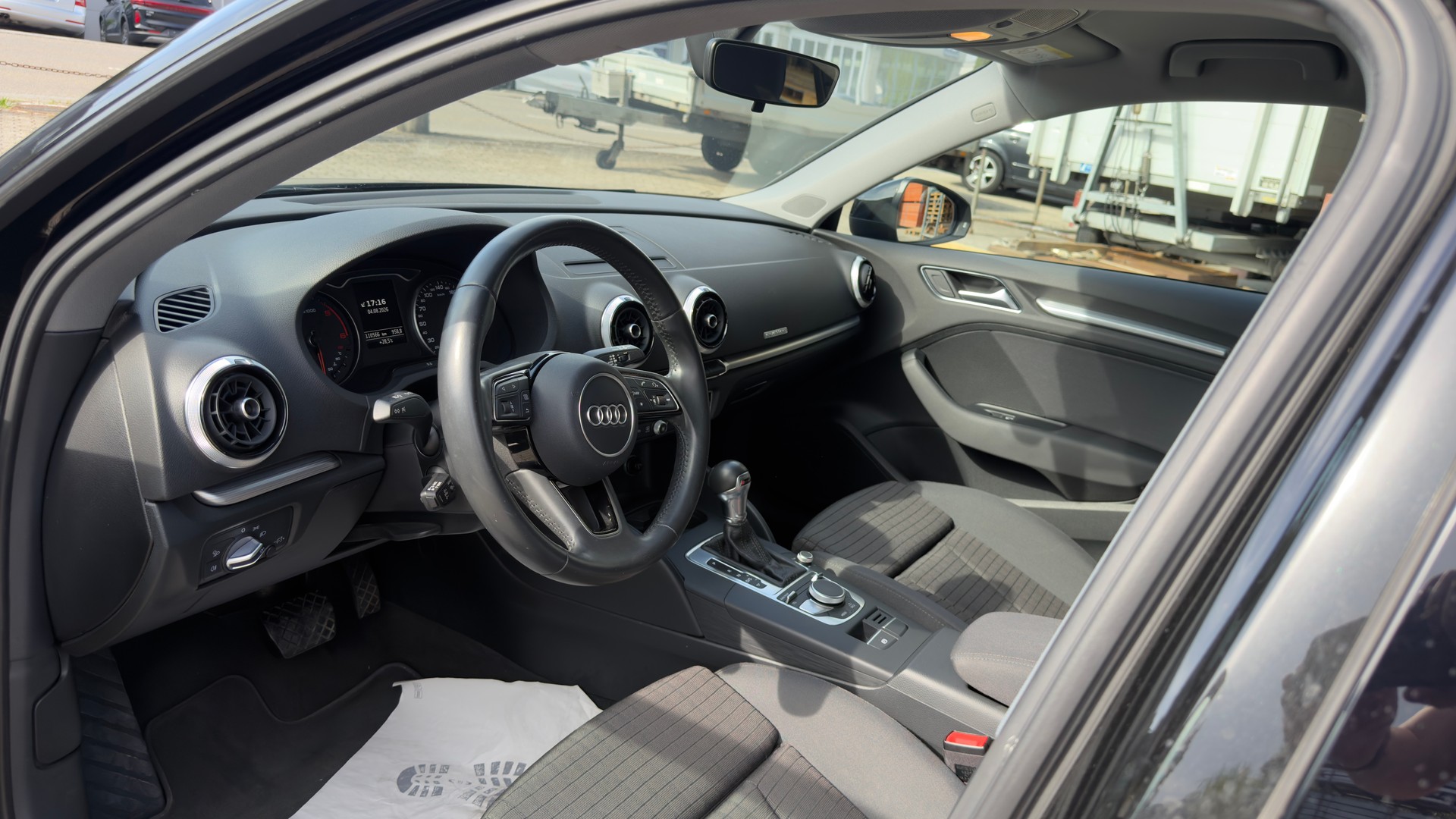 AUDI A3 Sportback 2.0 TDI Sport S-tronic quattro-image-8